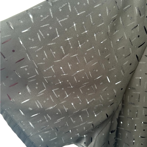 Fashion to Figure brand short sleeved blouse - Picture 2 of 2